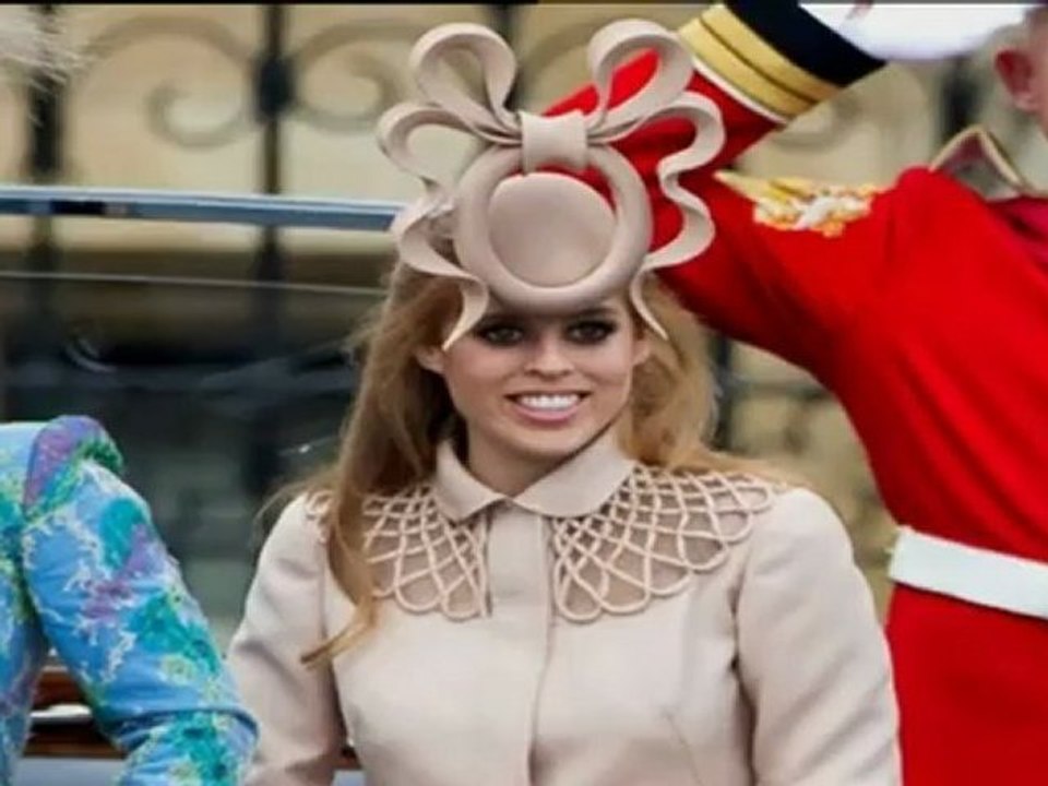 EFESTILO Lady Gaga encarga sombreros a Philip Treacy por SMS