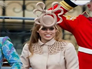 EFESTILO Lady Gaga encarga sombreros a Philip Treacy por SMS