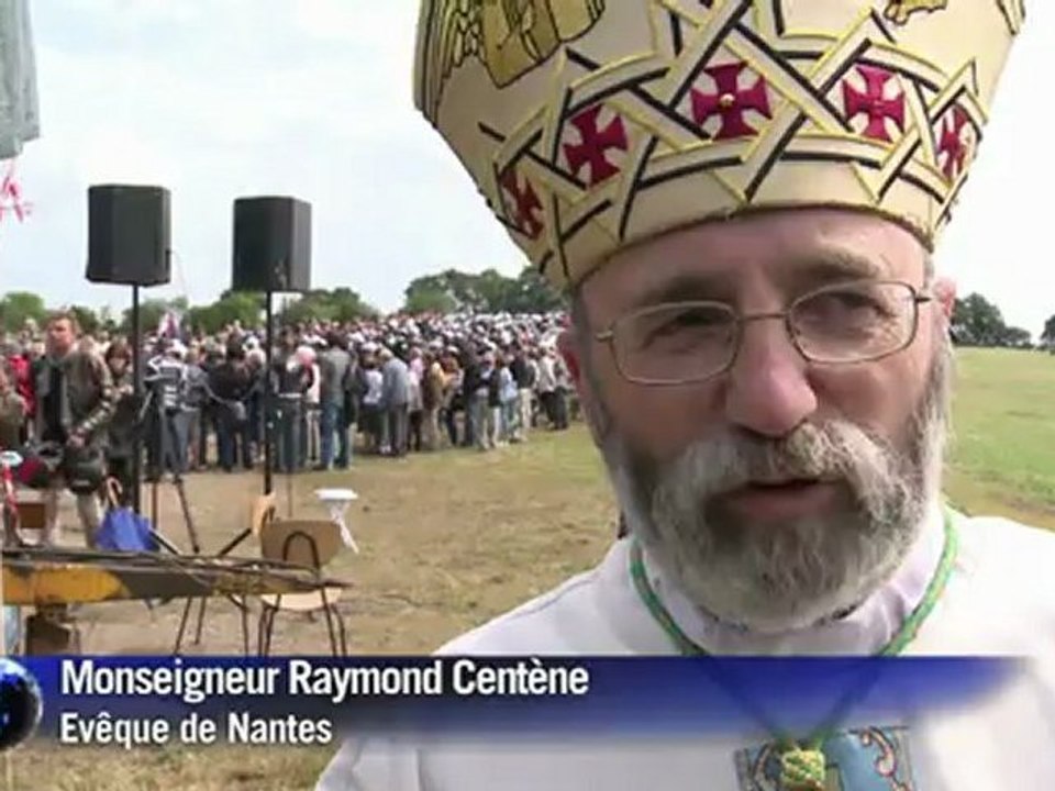 Des milliers de motards autour de leur Madone dans le Morbihan
