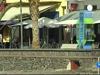 Si riduce fronte fiamme a La Gomera. Polemica sui tagli...