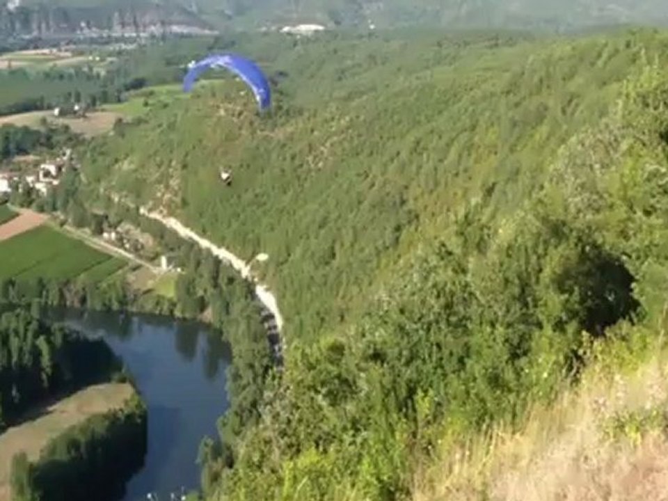 Caméra embarquée saut en parapente à Douelle