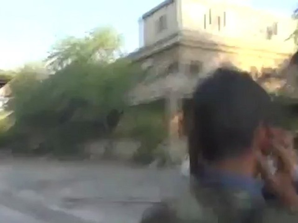 فري برس   حلب لواء التوحيد استهداف مروحية على دوار الجندول بحلب15-8-2012