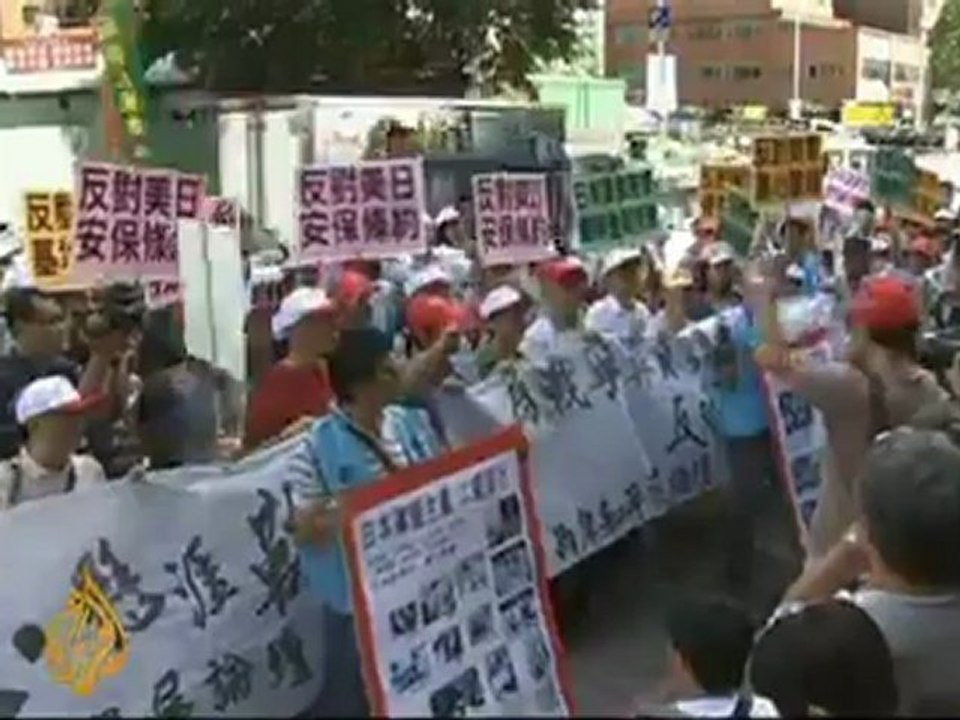 Japan ministers in controversial shrine visit