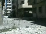 فري برس   حمص إنتشار القناصين وأثار الدمار في حي الخالدية كرم شمشم  بسبب تواصل القصف العشوائي حمص  16 8 2012