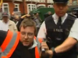 Police arrest Assange supporters
