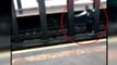 New-York : il traverse le métro pour échapper à la police