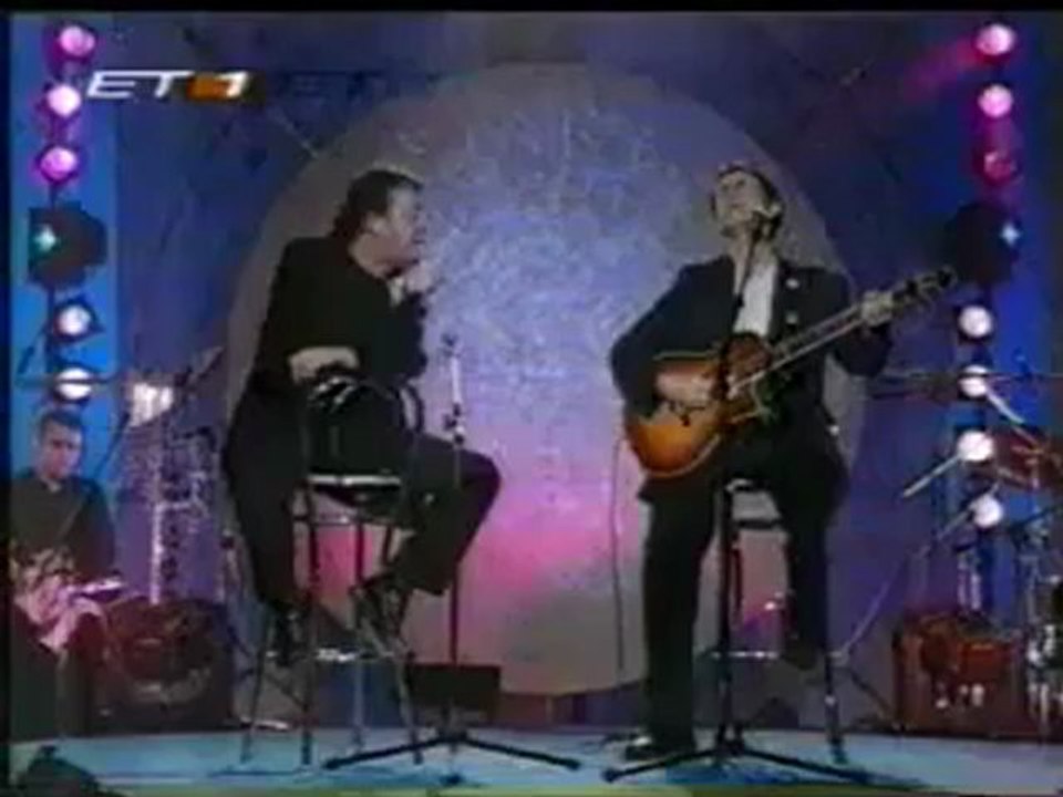 Dalaras   Parios - S' agapo giati eisai oraia.flv