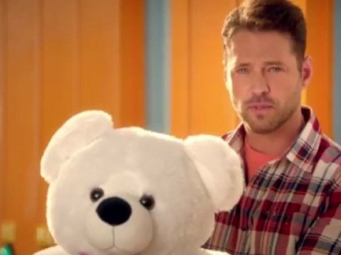 Beverly Hills : le match Brandon - Dylan se poursuit dans une pub