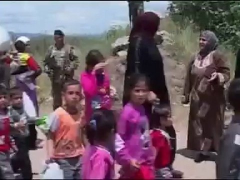 Syrians flee to Lebanon