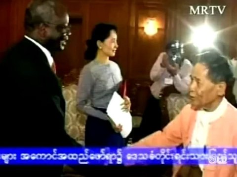 Condenada a 3 años de trabajos forzados la líder birmana Suu Kyi