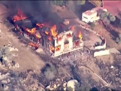 Etats-Unis: d'immenses feux de forêts frappent la Californie