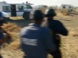Polis işçilerin üzerine ateş açtı: 18 ölü