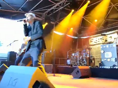 Avion : HK & Les Saltimbanks enflamment le quartier de la République