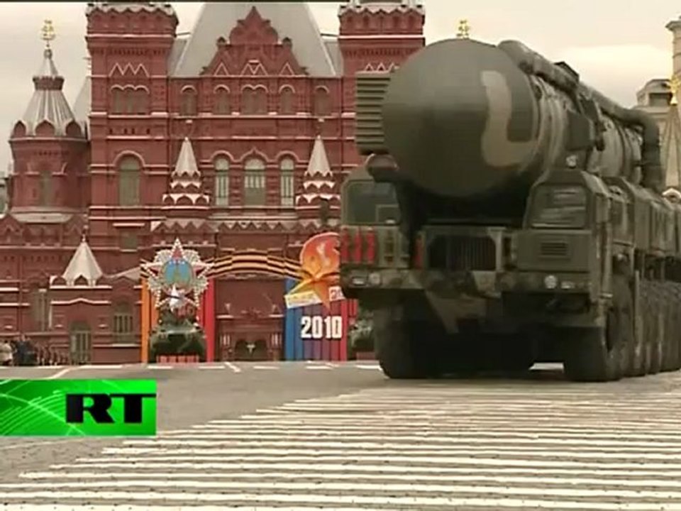Moscow blockade: Video of tanks, military planes maneuver through Russian capital
