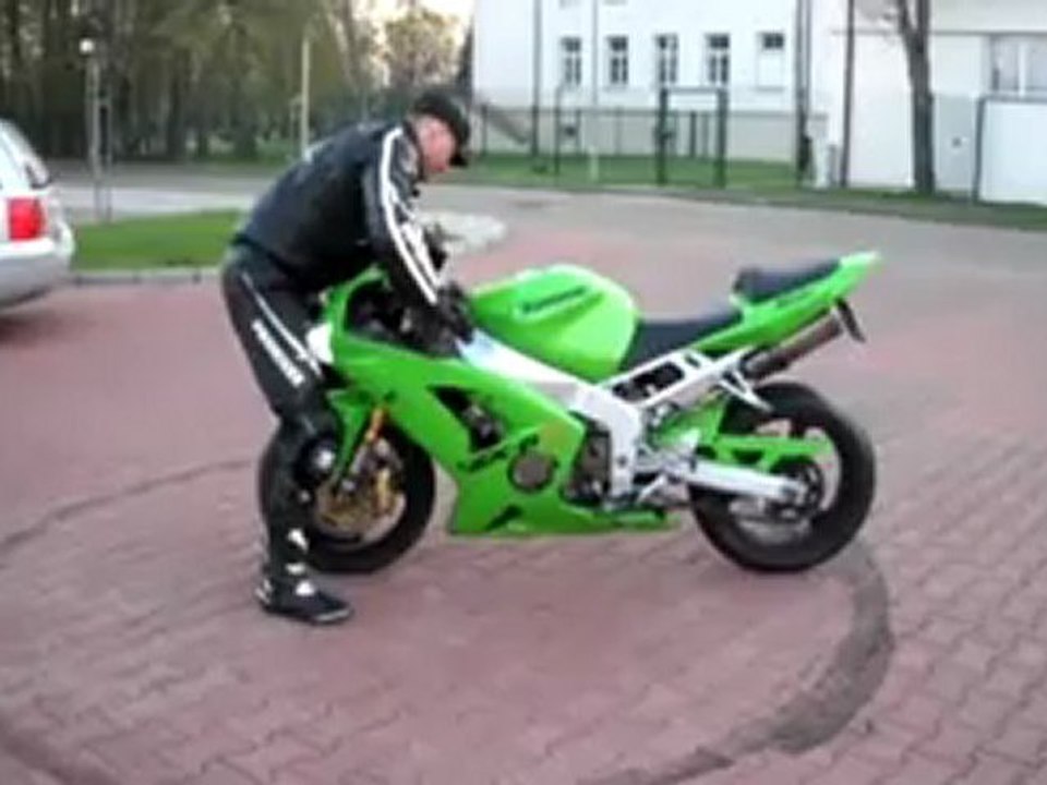 Unglaublicher Motorradfahrer