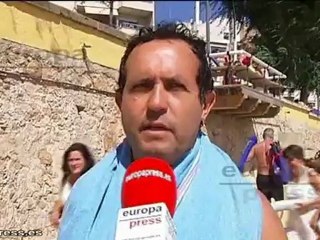 Multarán con 300 euros por fumar en la playa