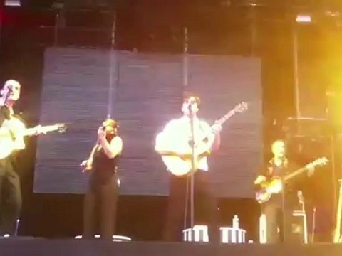 Thomas Dutronc à Ruoms, Comme un manouche sans guitare