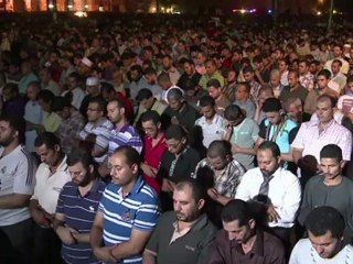 Egípcios expressam apoio a Mursi