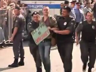 Russia detains activist chess player