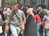Wounded Syrians flee to Turkey