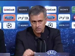 Mourinho: "Cuatro ojos mirando y no ven el penalti"