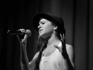 20120310 - Sarah - C'est les femmes qui mènent la danse