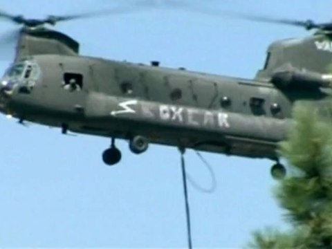 US army helicopters battle wildfires in Washington