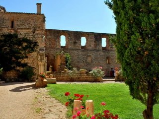 VISITE DE L'ABBAYE SAINTE-MARIE DE FONTCAUDE HERAULT