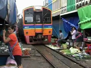 Train passes through Thai market