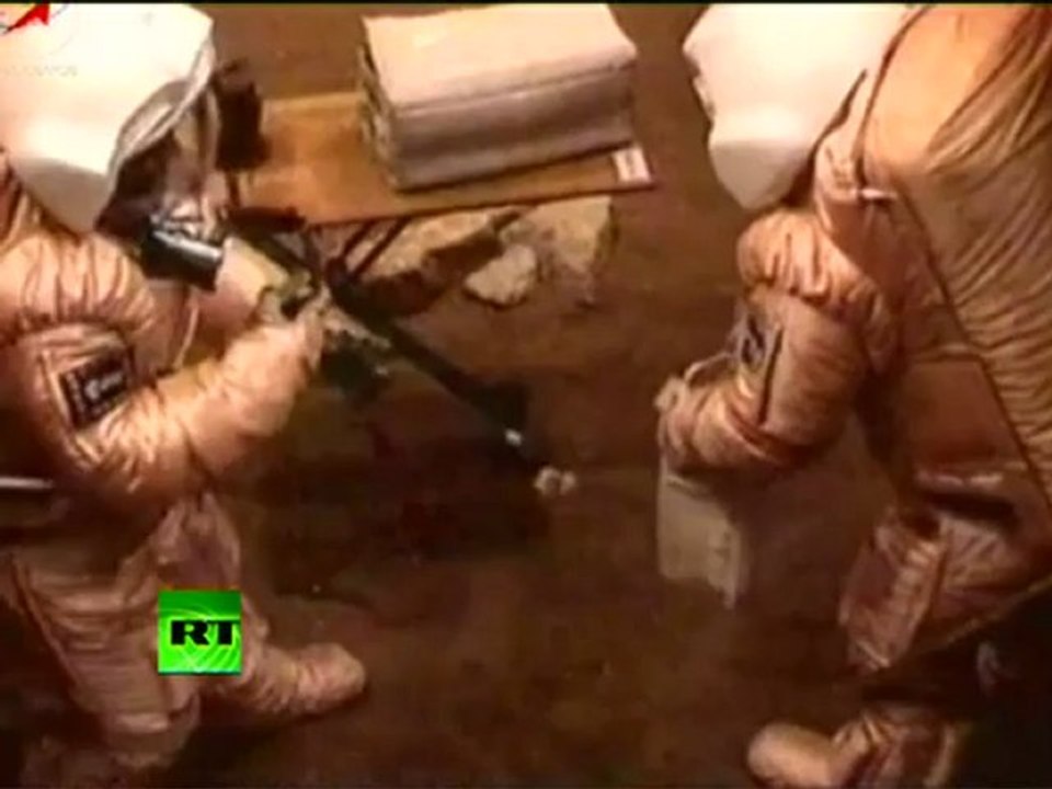 Video of Russian space crew landing on Mars in Moscow