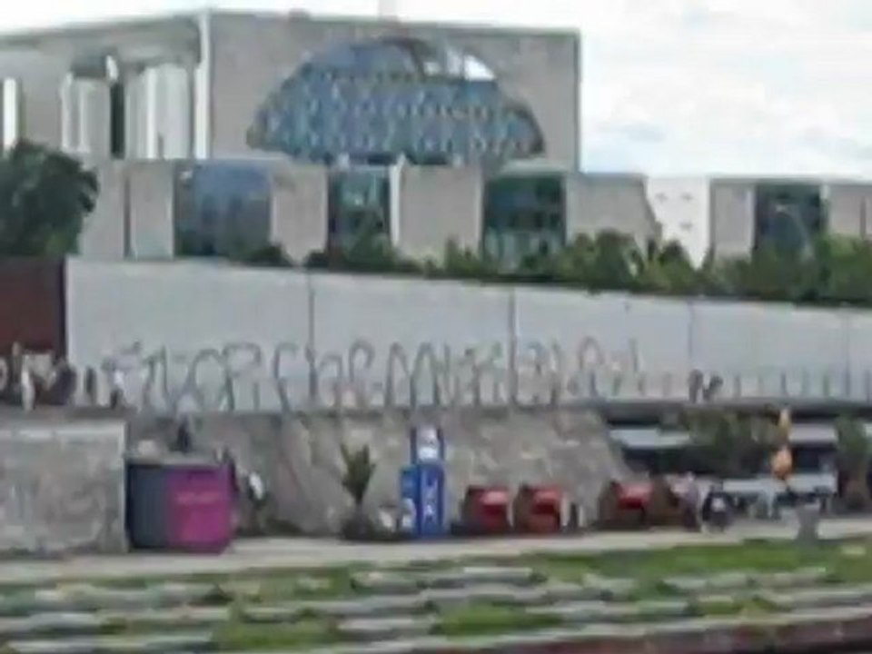 GRAFFITI GEGEN CHEMTRAILS IN BERLIN