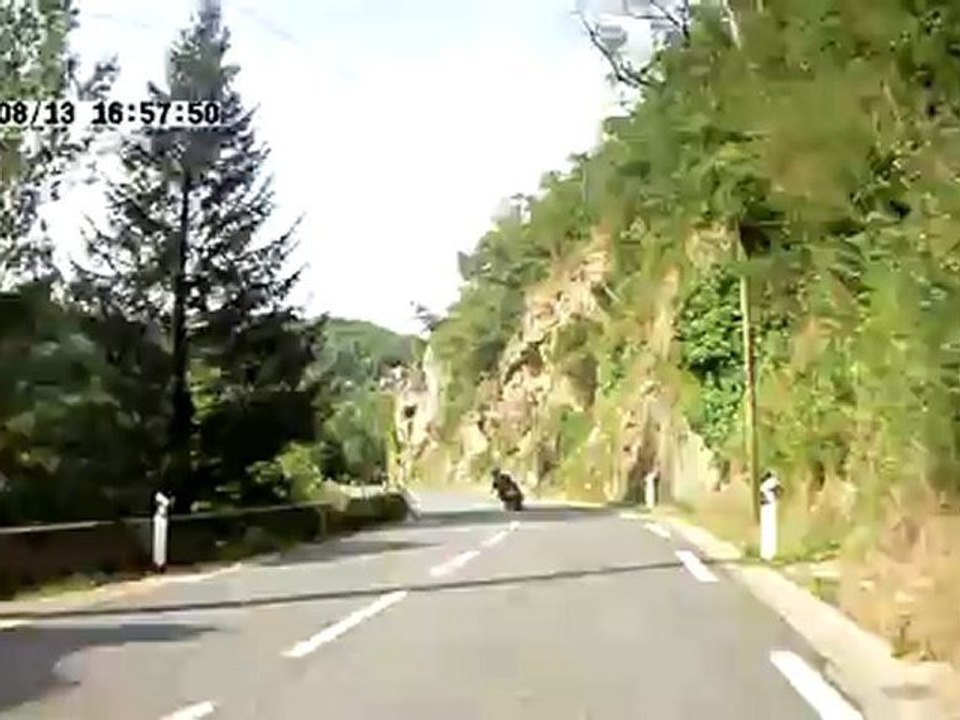 Caméra embarquer sur le Vmax pour une balade à moto dans la lozère et le Cantal.