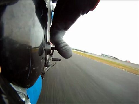 Nogaro Club Moto 28-07-12 Série 1 - Cécile vue du genou