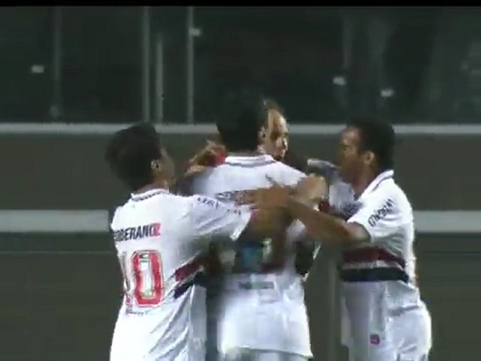 São Paulo bate Ponte Preta e volta a vencer no Brasileirão 2012