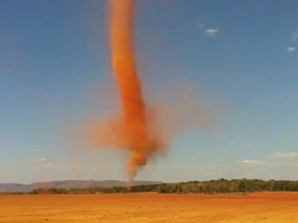 Tornade Rouge Orange Video Dailymotion