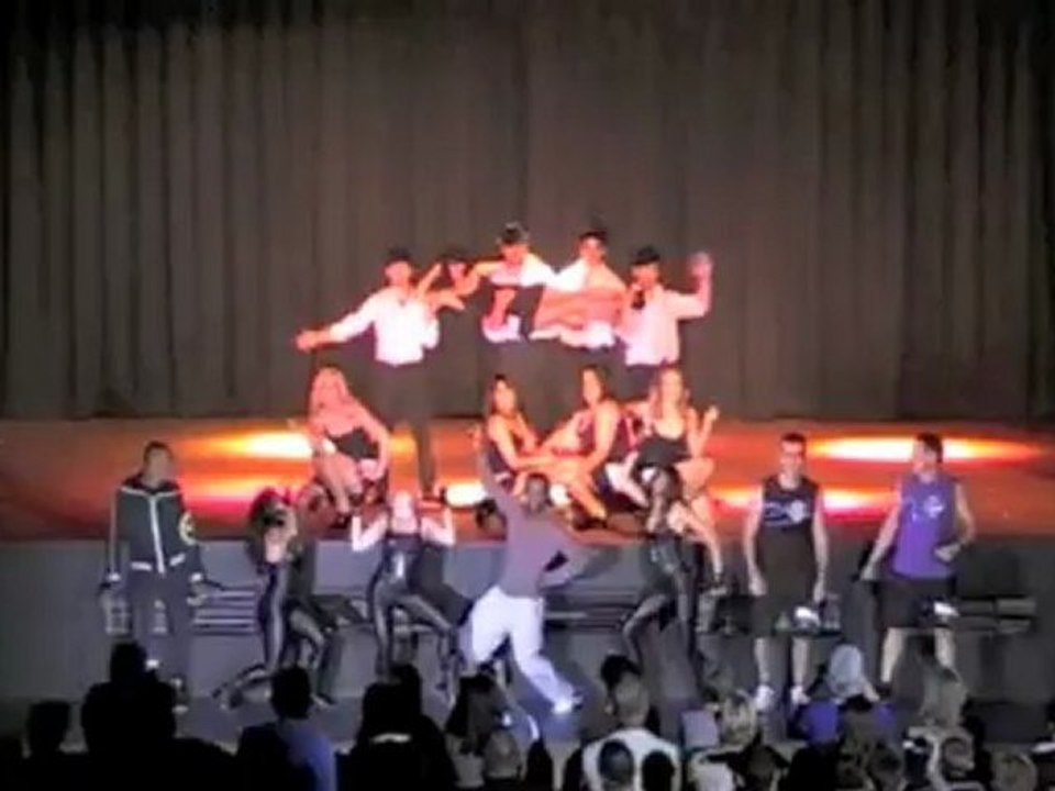 Antonella- show. Chorégraphie BURLESQUE à la salle des arts et loisirs des MATHES