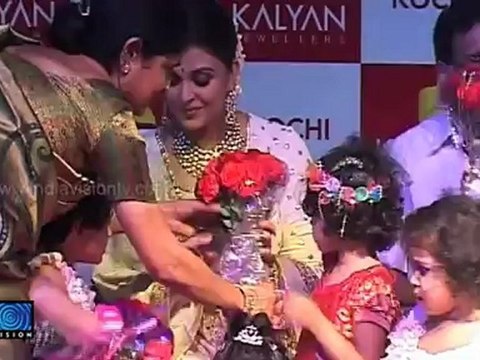 HD: Kalyan Jewellers Kochi Showroom Inauguration by Aishwarya
