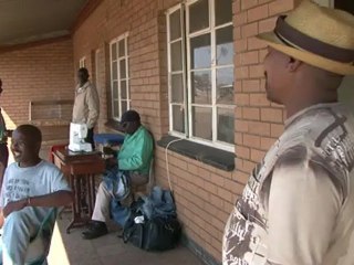 Mineiros mantêm greve na África do Sul