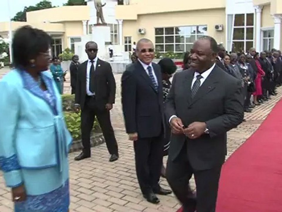 Journée du 16 août 2012 - dépôt de gerbe au mausolée Léon Mba
