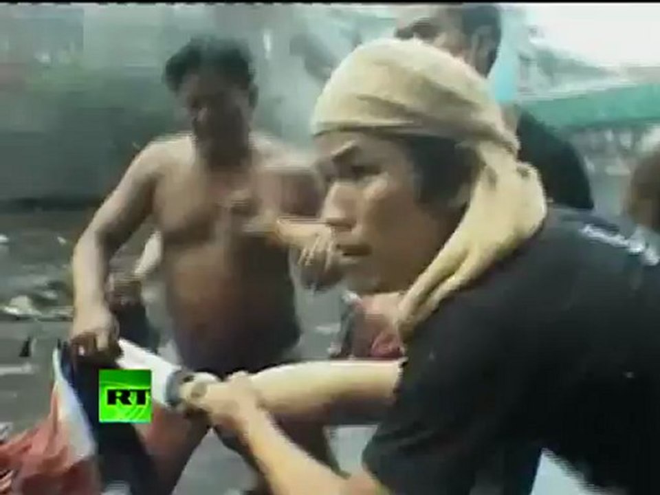 Thai grip on Red Shirts: Video of Bangkok turning into war zone
