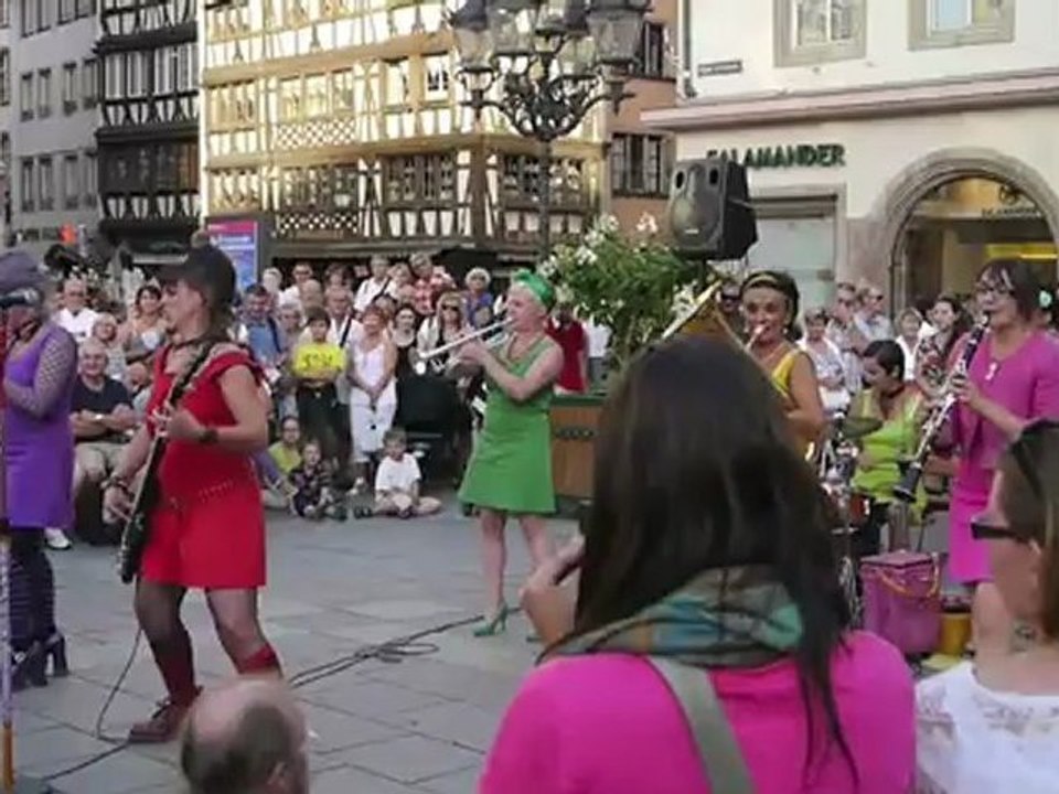 Melle Orchestra - Cie Jacqueline Camboui - Strasbourg 2012 festival les Arts dans la rue