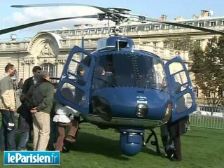 Les policiers du Raid à l'assaut d'un bateau