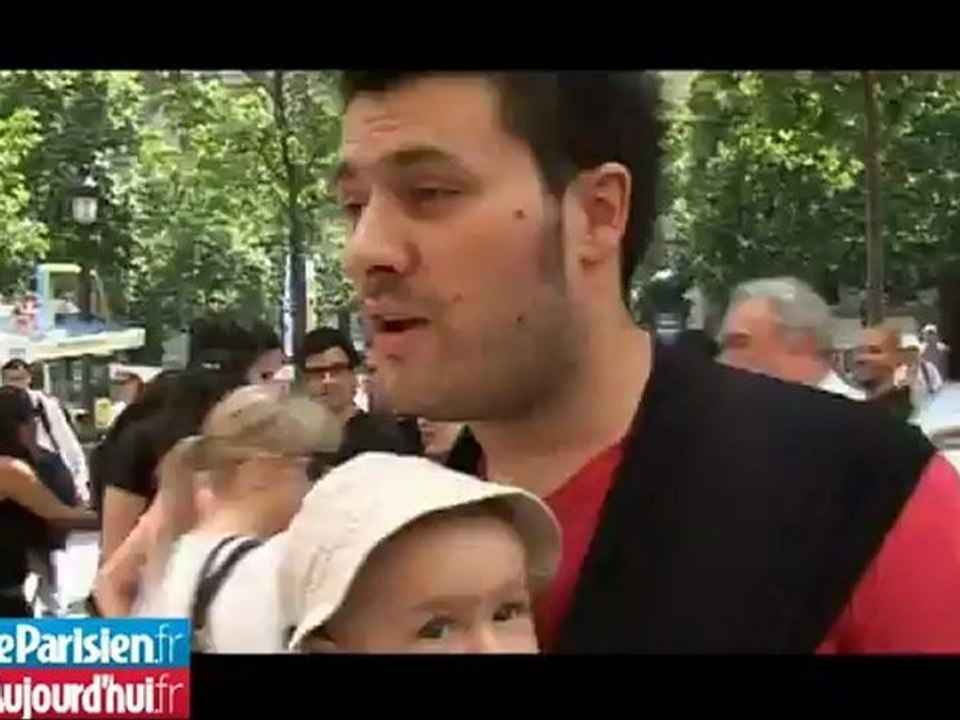 Les Champs-Elysées en petite culotte