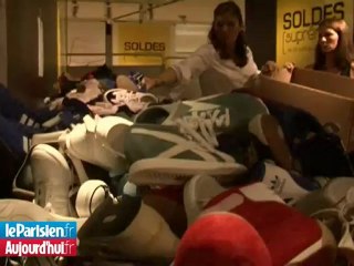 Tải video: Revue des soldes avec les vendeuses du Printemps