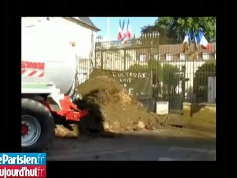 Agriculteurs en colère: la préfecture sous le lisier