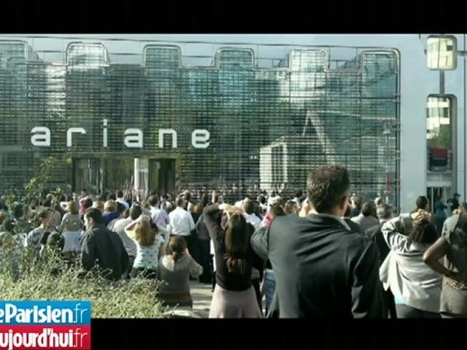 A La Défense, Alain Robert gravit une tour de 33 étages