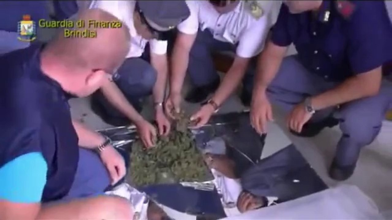 Brindisi - La marijuana nascosta tra gli specchi (31.08.12)
