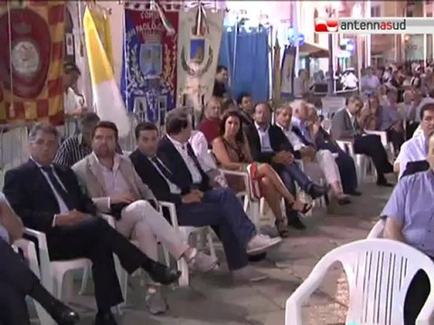 TG 20.08.12 Lucera, protesta per chiusura tribunale: i sindaci consegnano fascia tricolore