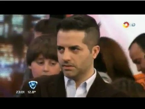 Reinaldo arrugó con Angel de Brito. Tinelli dijo el 1er artista q tira la pelota y esconde la mano