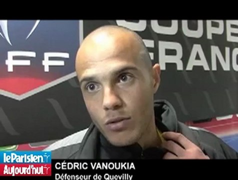 Trafic aérien bloqué par un volcan, les passagers patientent à Roissy